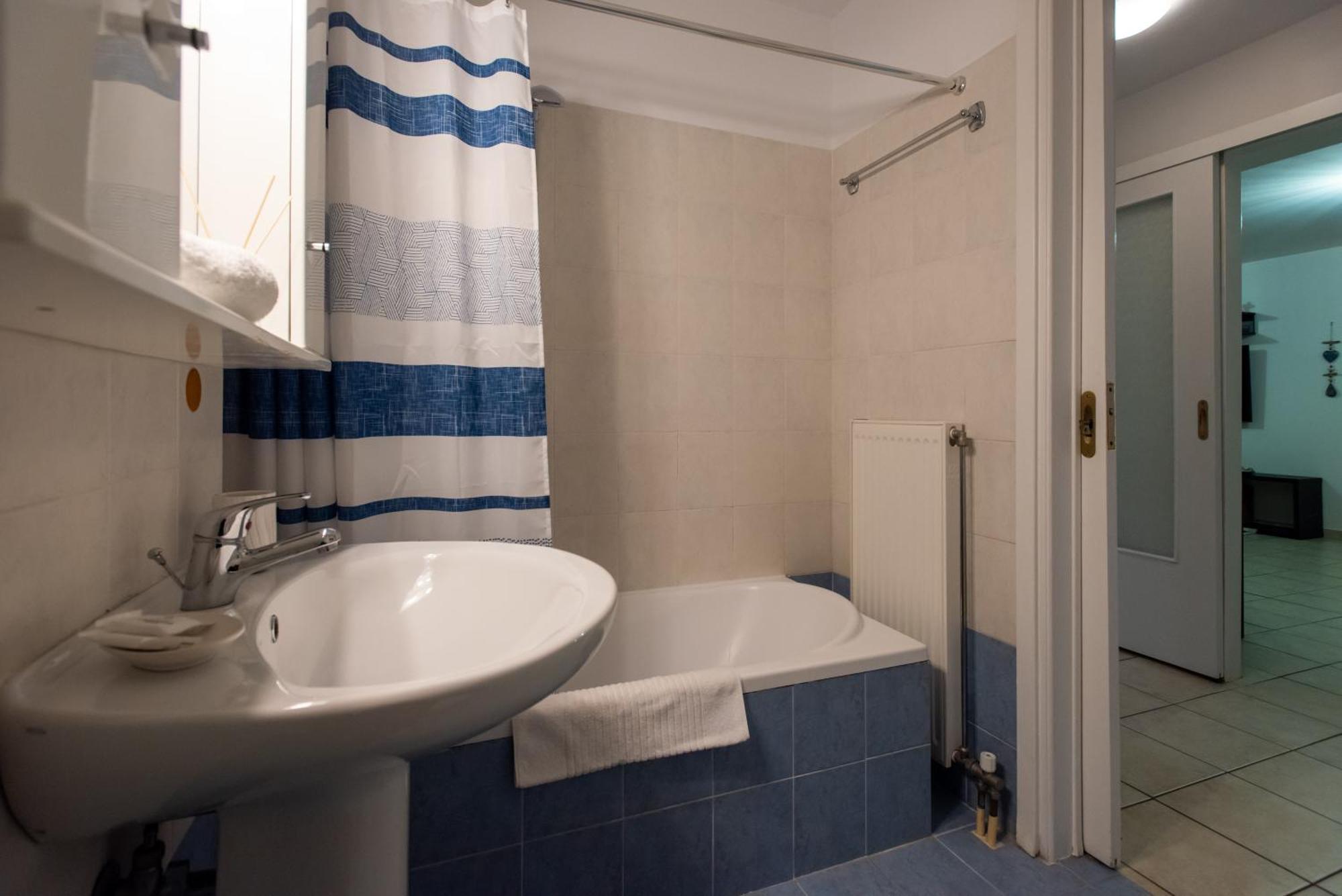 Kg Acropolis Escape Spa Apartment Atina Dış mekan fotoğraf
